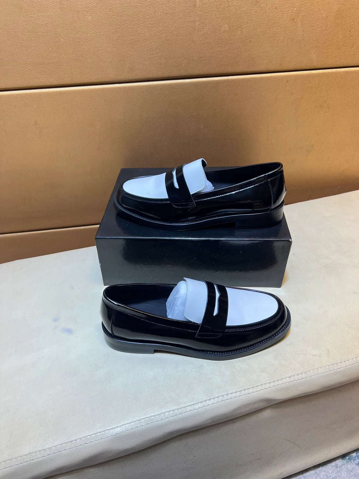 Modern style sports shoes