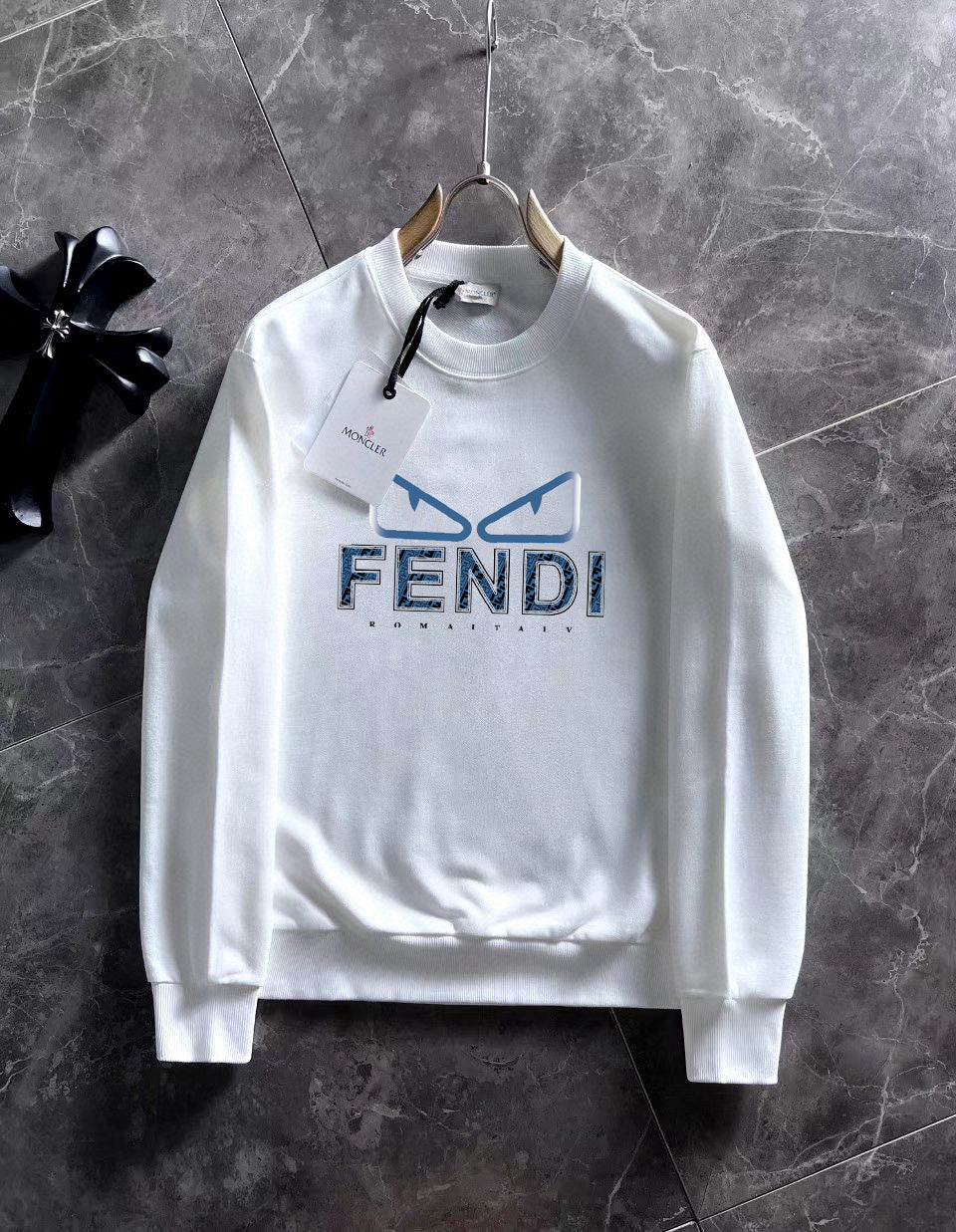 New long sleeved round neck sweatshirt 5