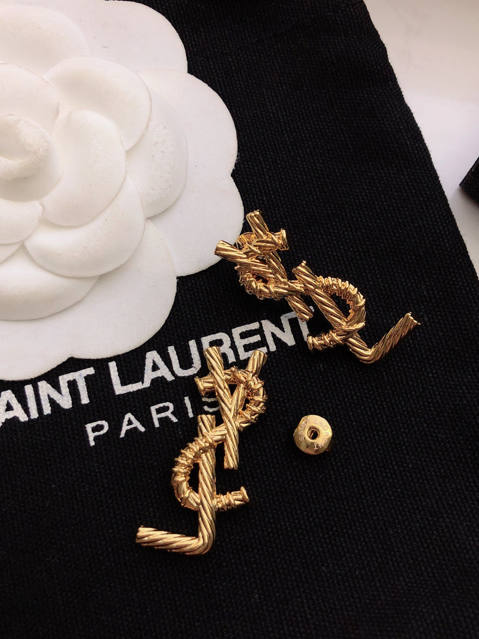 Classic luxury earrings