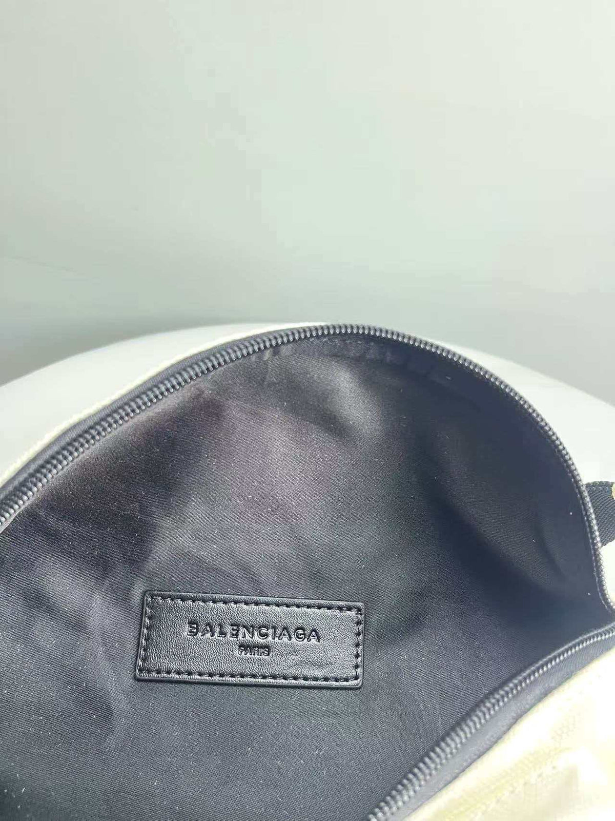 Canvas chest bag waist bag is simple and lightweight
