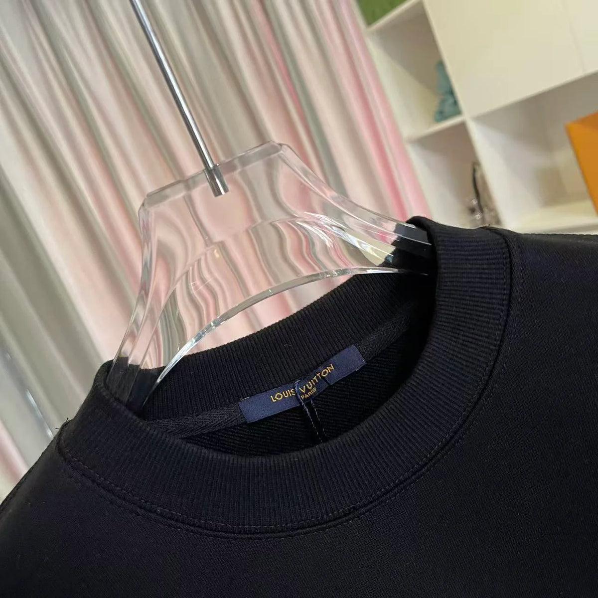 Gold thread embroidered letter logo round neck hoodie