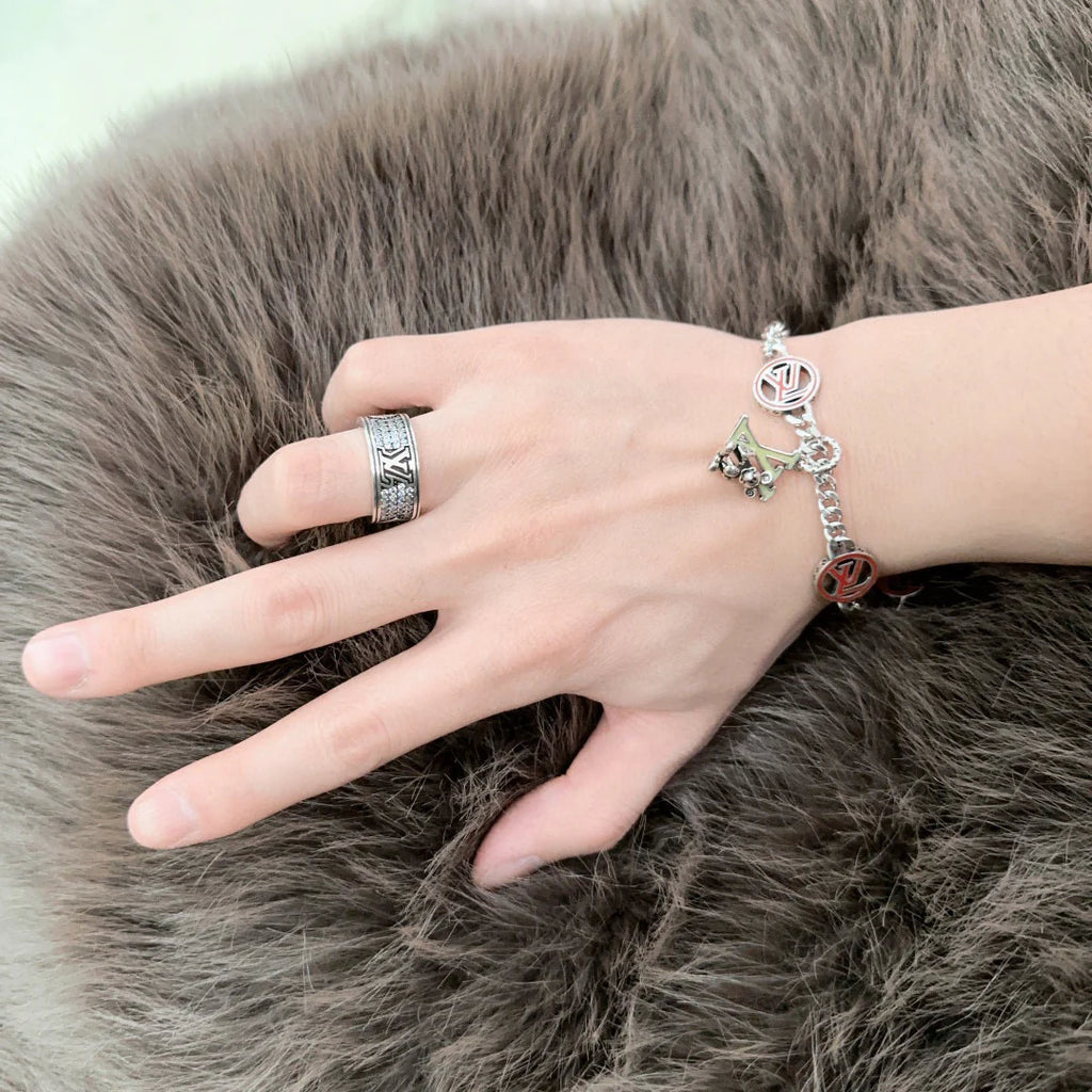 Retro and trendy fashion bracelet