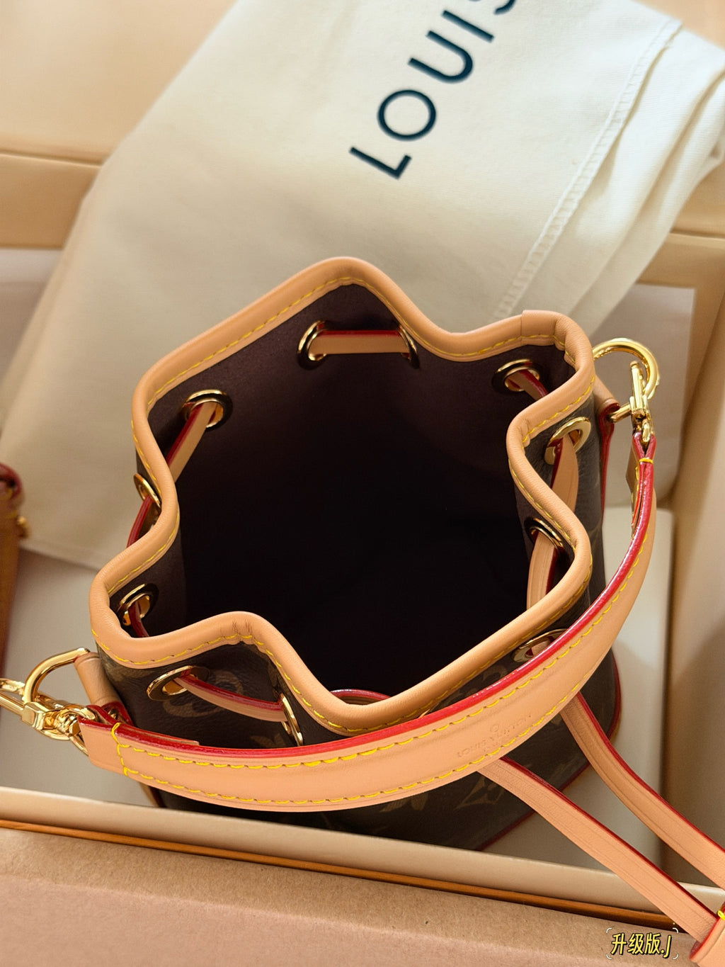 Old flower drawstring mini bucket bag