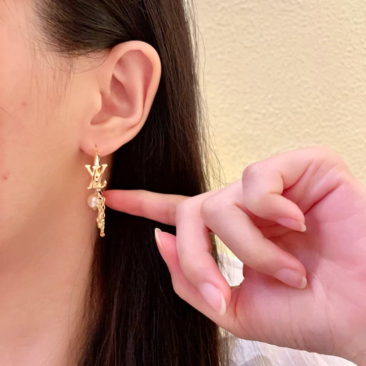 New letter pearl earrings
