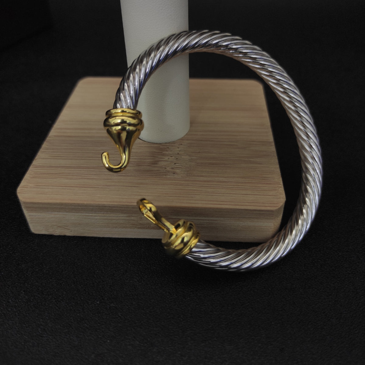Golden Hook Head Bracelet