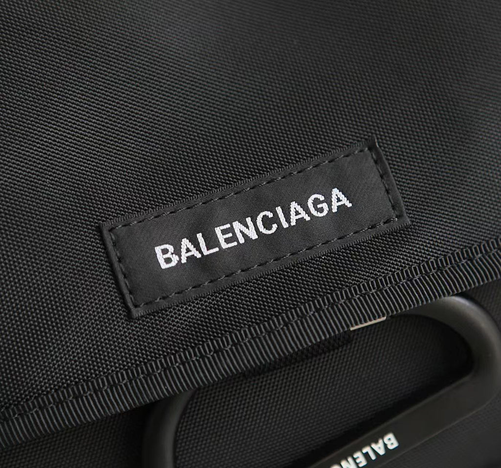 Velcro mountain buckle shoulder bag