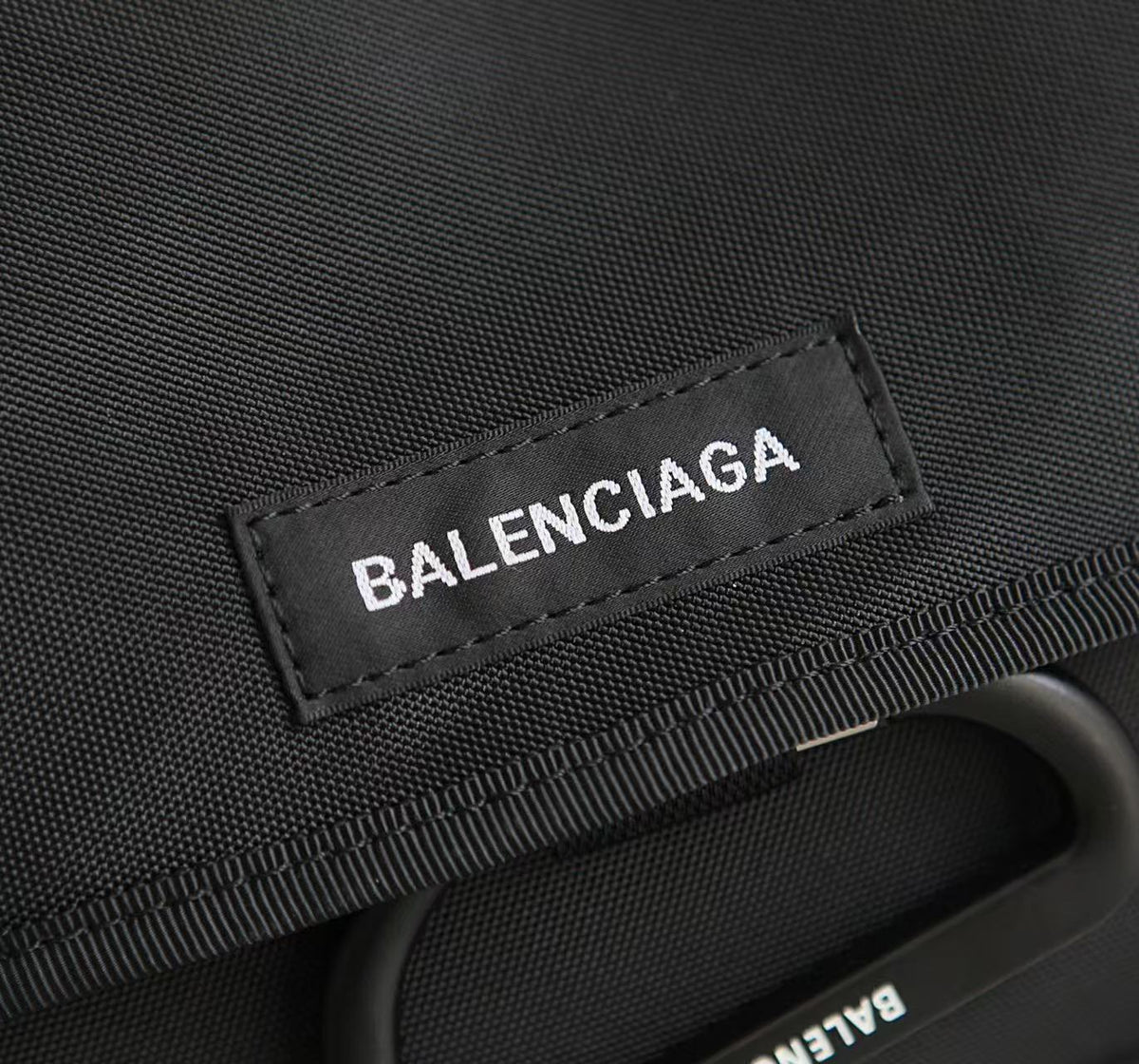 Velcro mountain buckle shoulder bag
