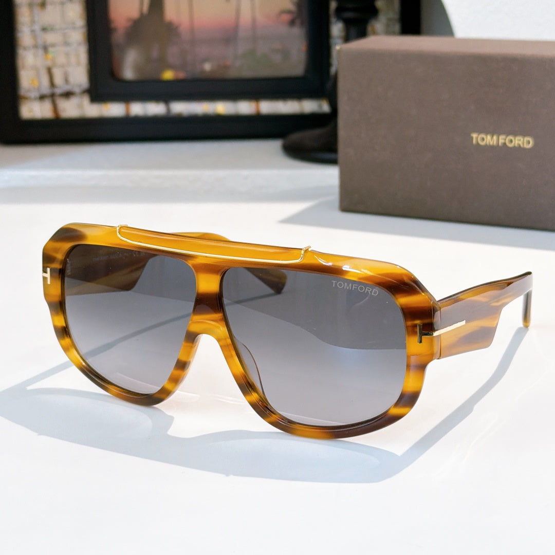 Large frame pilot sunglasses