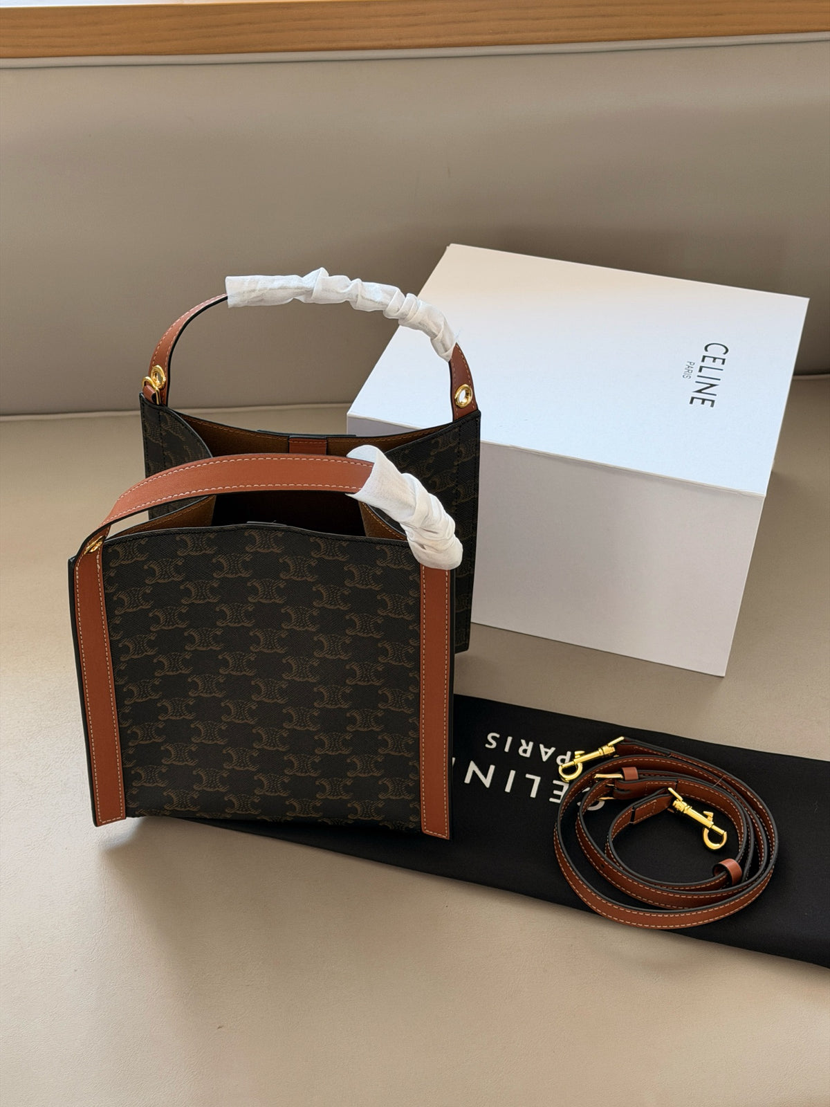 Small cube bucket bag tote bag