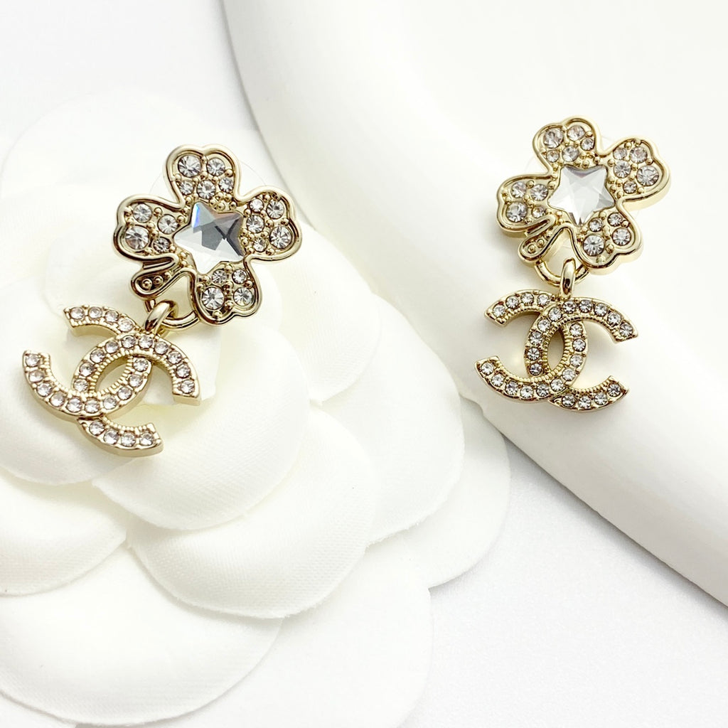Four leaf clover pentagram ⭐ ear stud