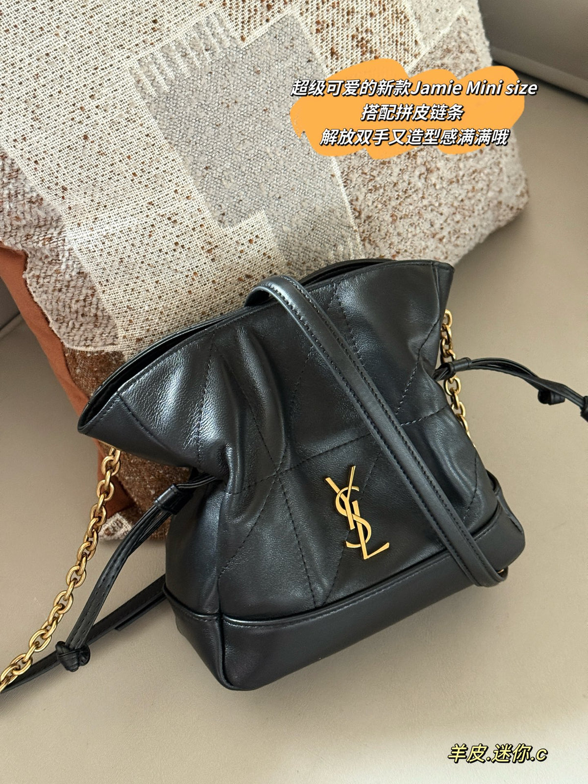 Triangular drawstring tote bag made of sheepskin