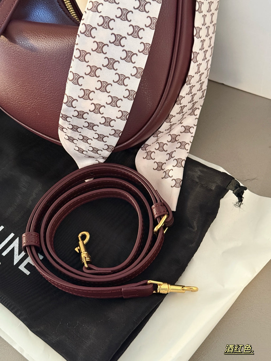 Crescent belt buckle armpit bag