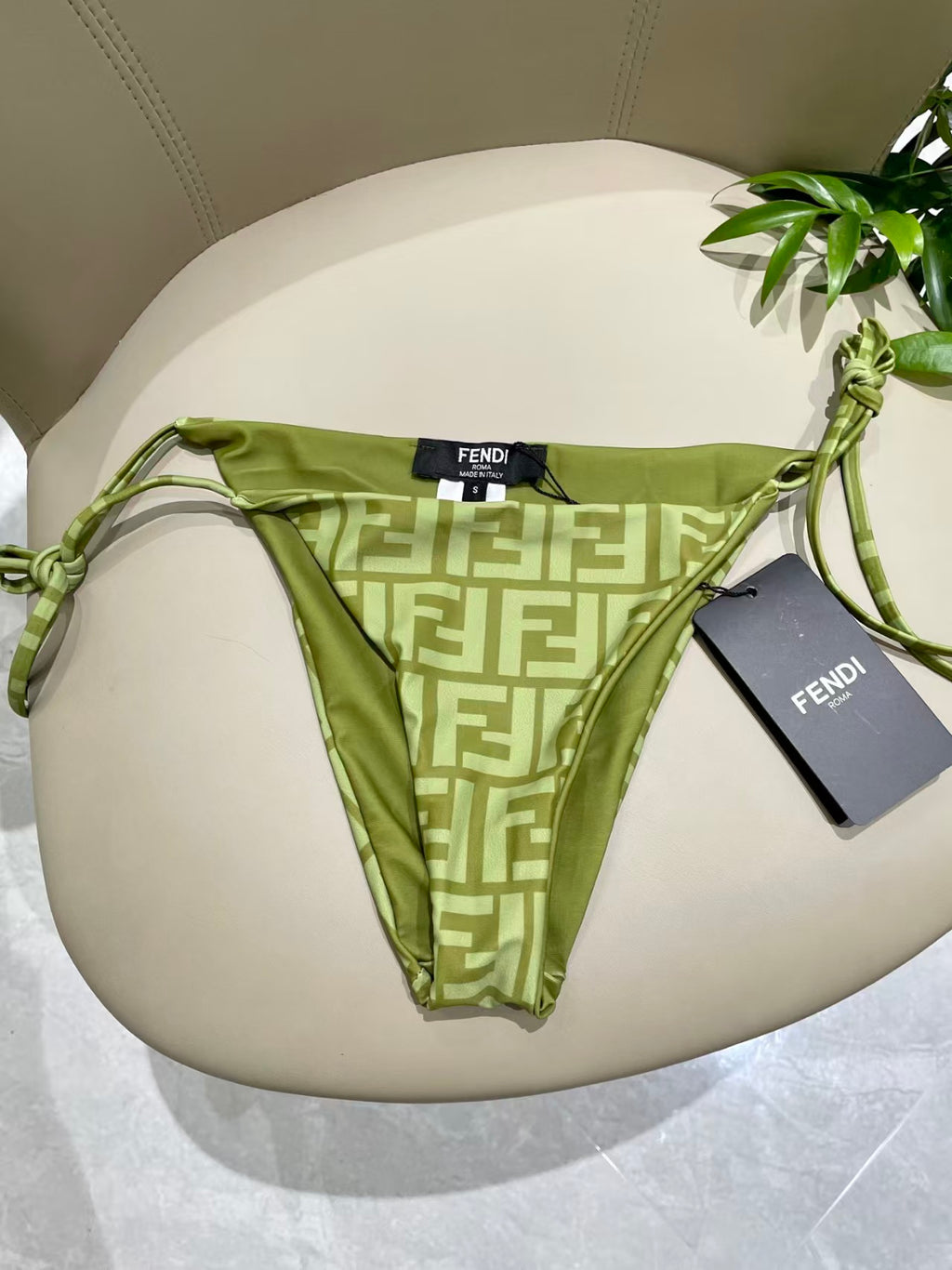 New split camisole swimsuit