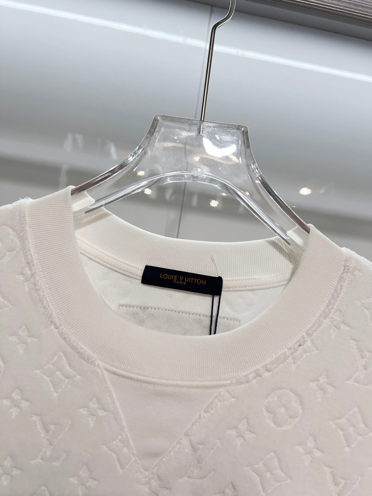 Dark patterned jacquard clover letter t-shirt