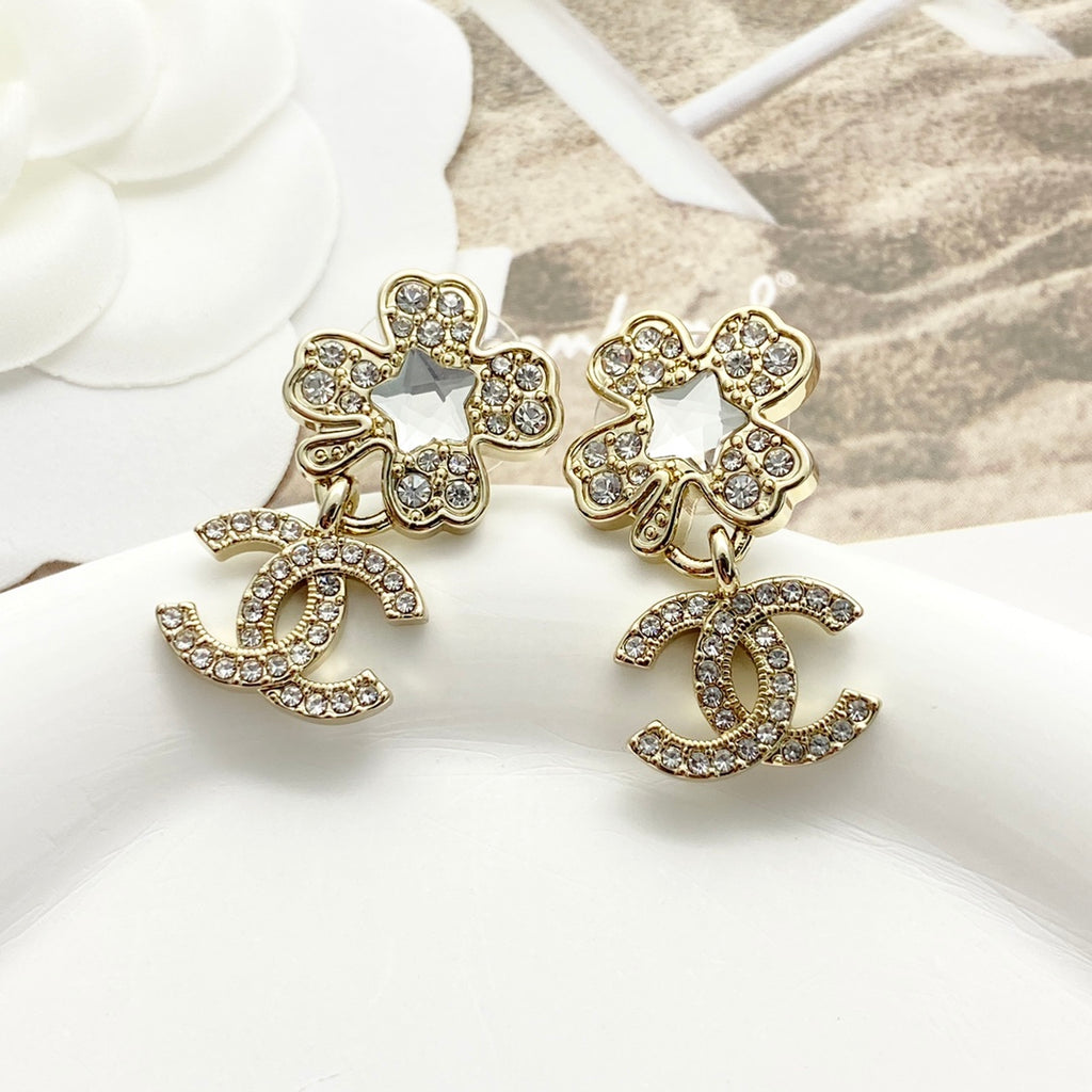 Four leaf clover pentagram ⭐ ear stud