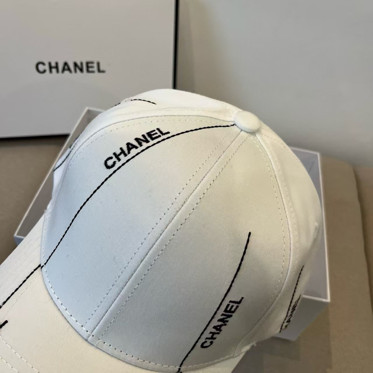 New fashionable baseball cap