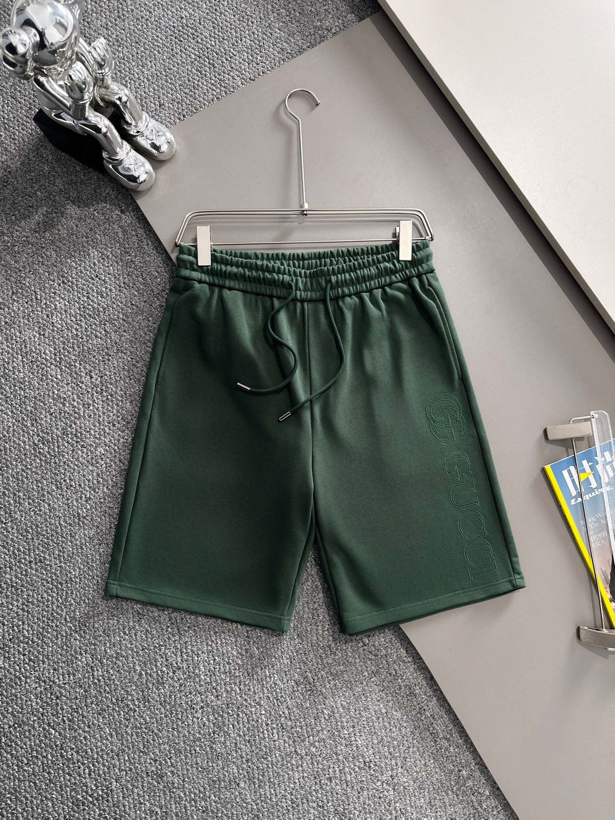Front grain embroidered logo casual shorts