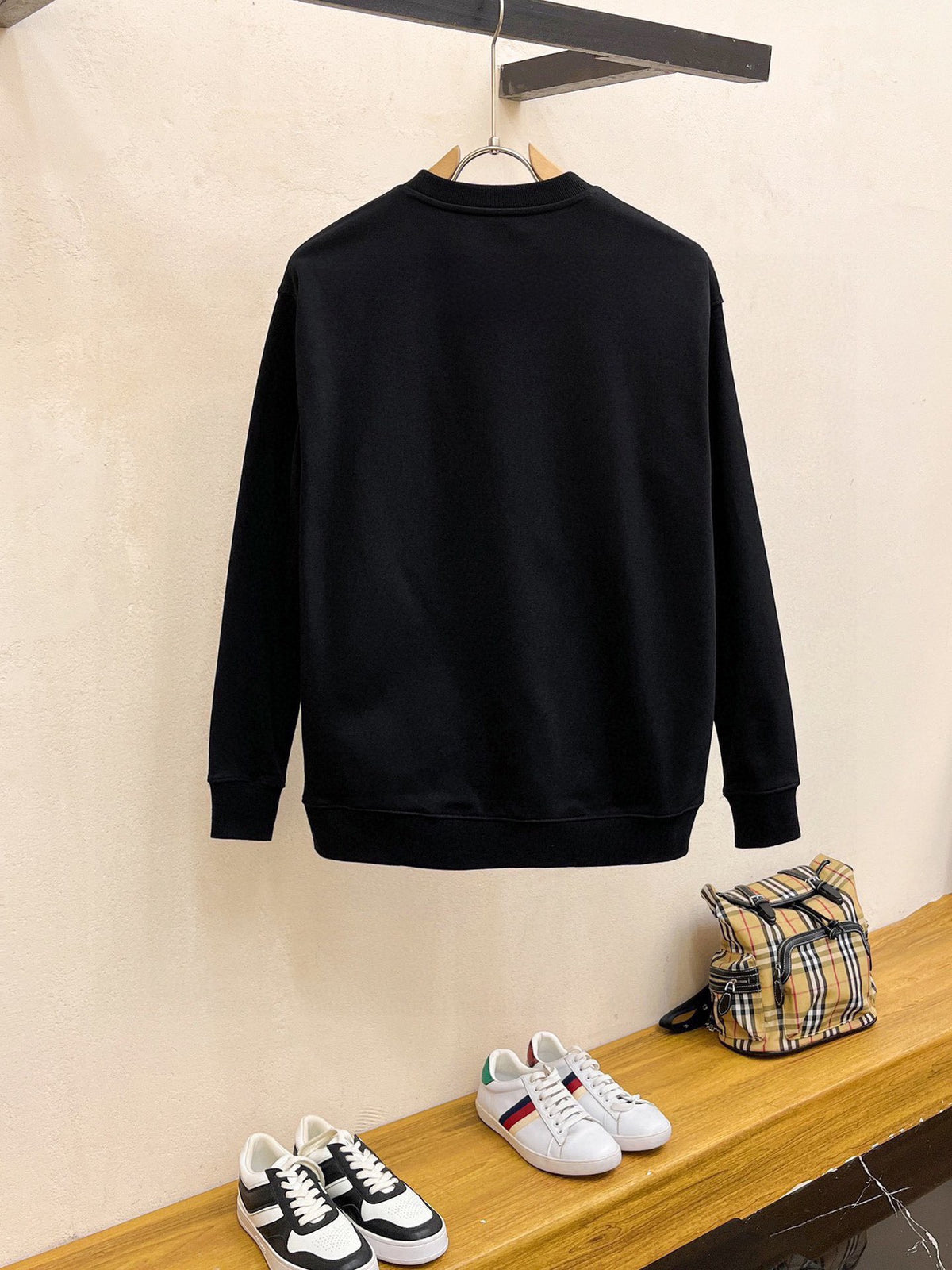 New long sleeved round neck sweatshirt 5