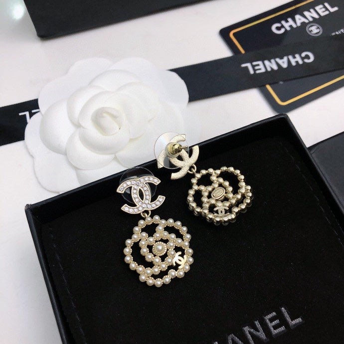 26S DOUBLE C LOGO PEARL HEART DROP EARRINGS WITH CRYSTAL DETAIL IN GOLD METAL 633326