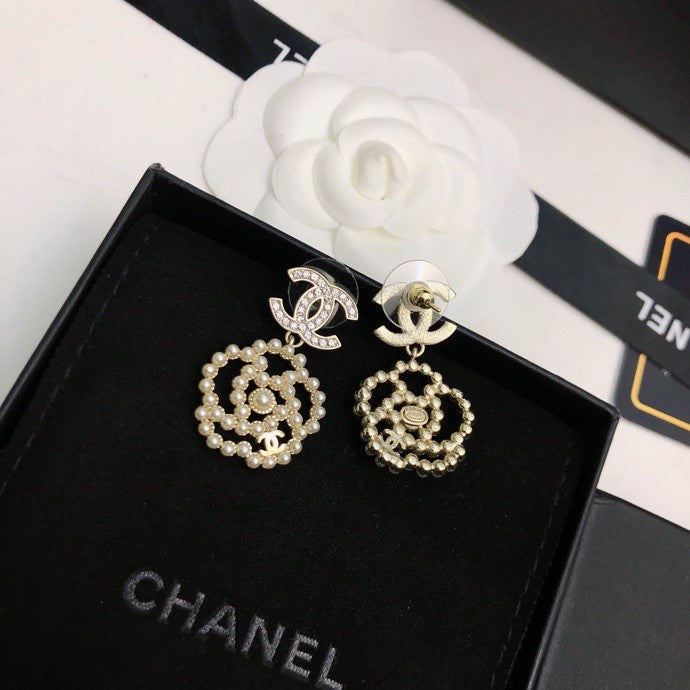 26S DOUBLE C LOGO PEARL HEART DROP EARRINGS WITH CRYSTAL DETAIL IN GOLD METAL 633326
