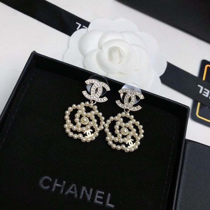26S DOUBLE C LOGO PEARL HEART DROP EARRINGS WITH CRYSTAL DETAIL IN GOLD METAL 633326