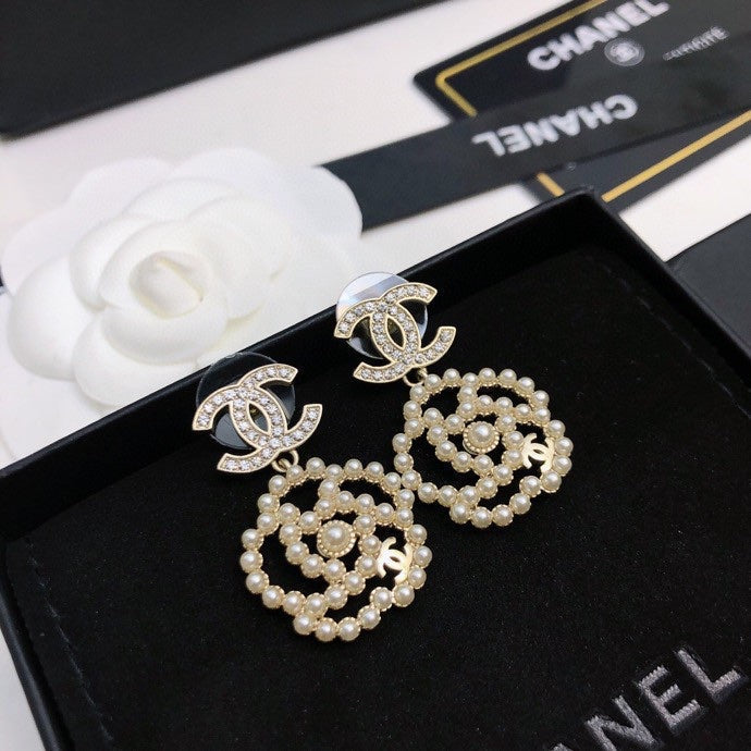 26S DOUBLE C LOGO PEARL HEART DROP EARRINGS WITH CRYSTAL DETAIL IN GOLD METAL 633326