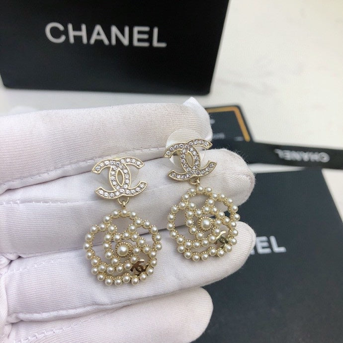 26S DOUBLE C LOGO PEARL HEART DROP EARRINGS WITH CRYSTAL DETAIL IN GOLD METAL 633326