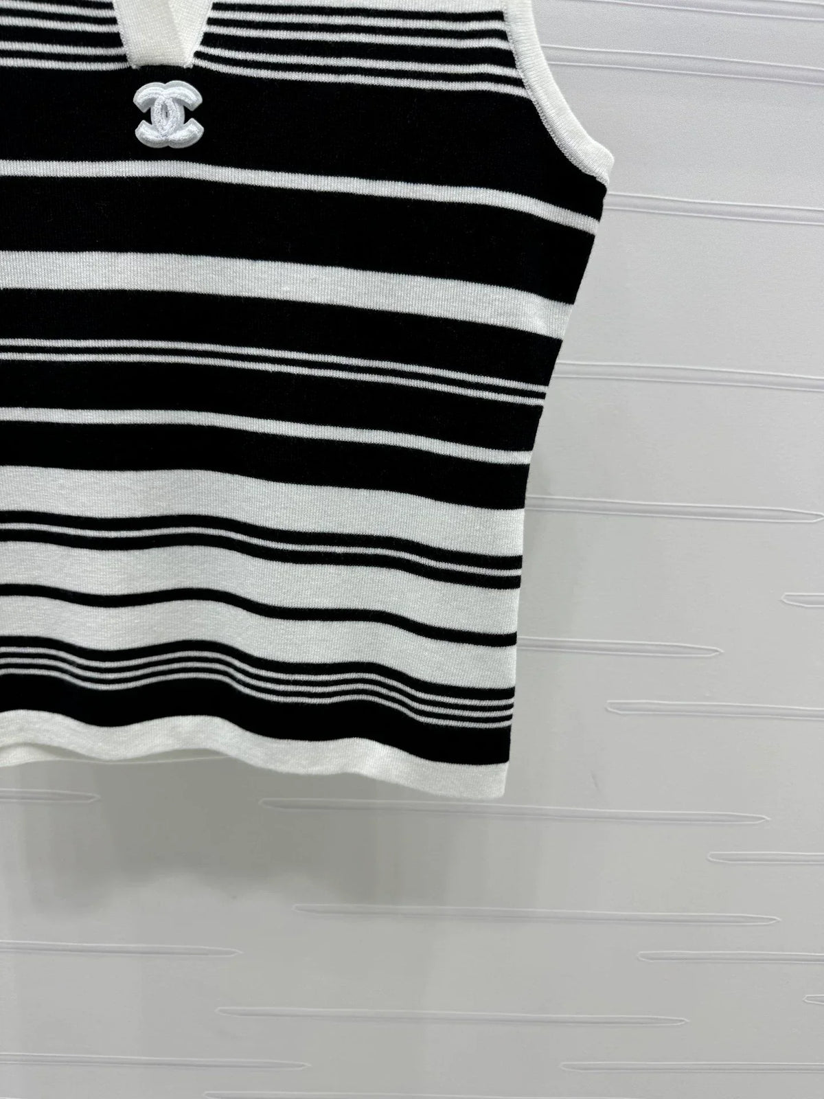 25 Spring and Summer Latest Collection! Lapel Striped Knitted Vest