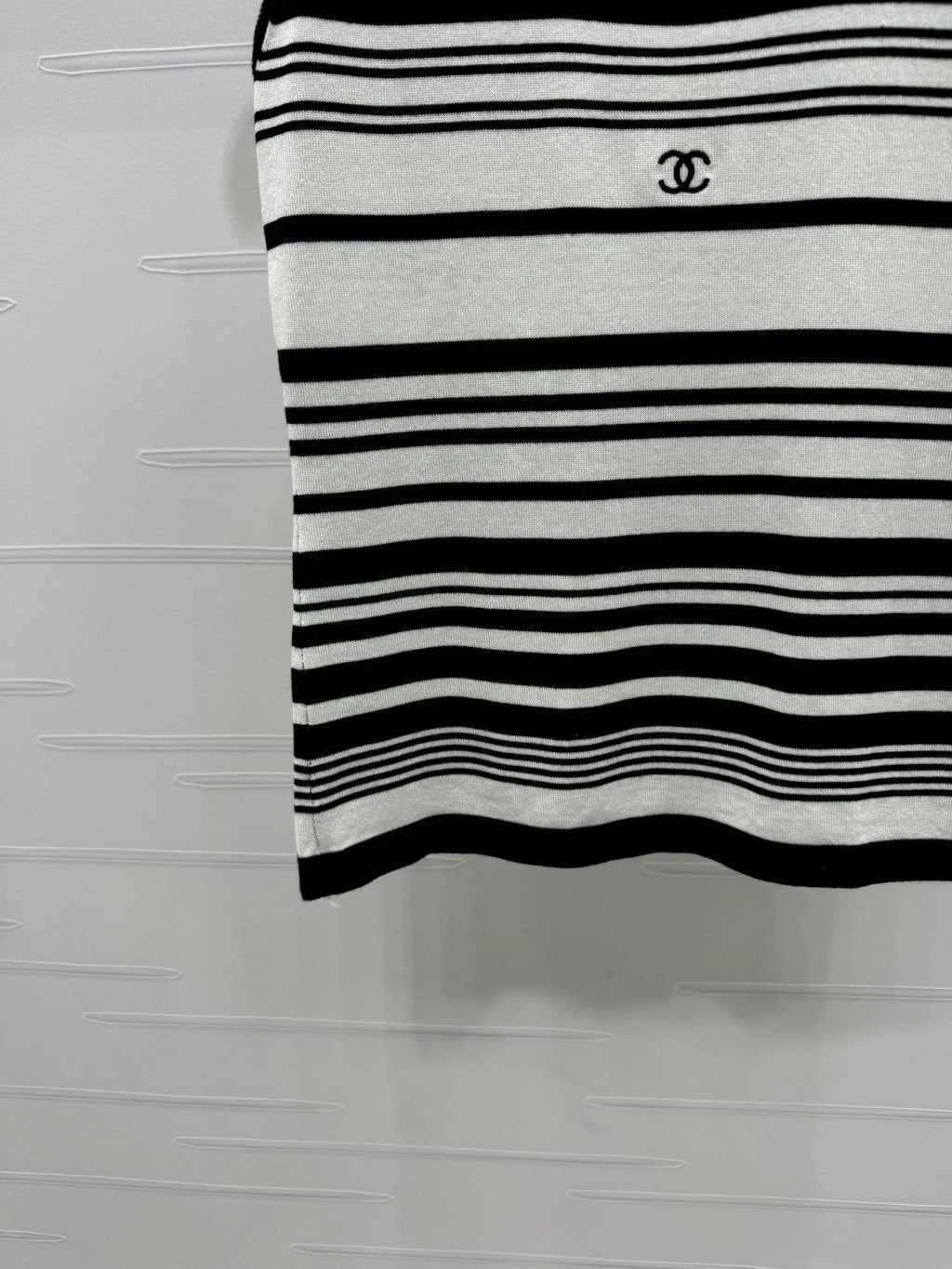 25 Spring and Summer Newest Style! U-neck striped knitted vest