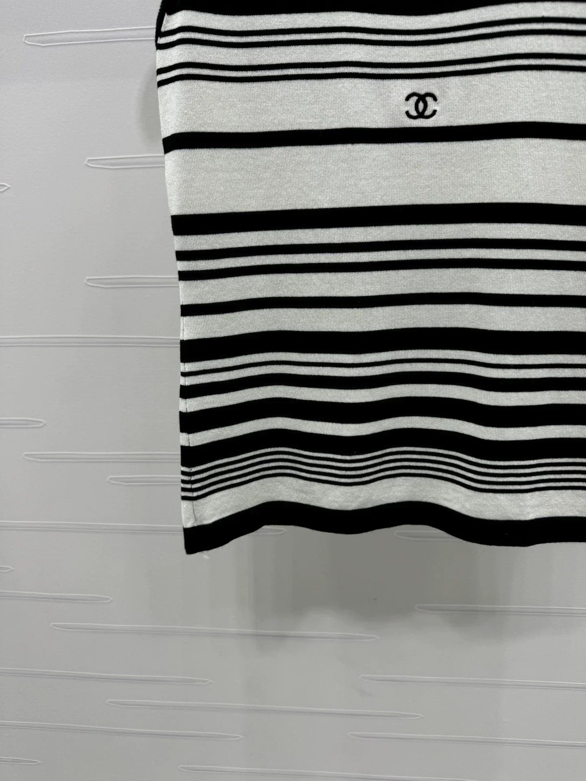 25 Spring and Summer Newest Style! U-neck striped knitted vest