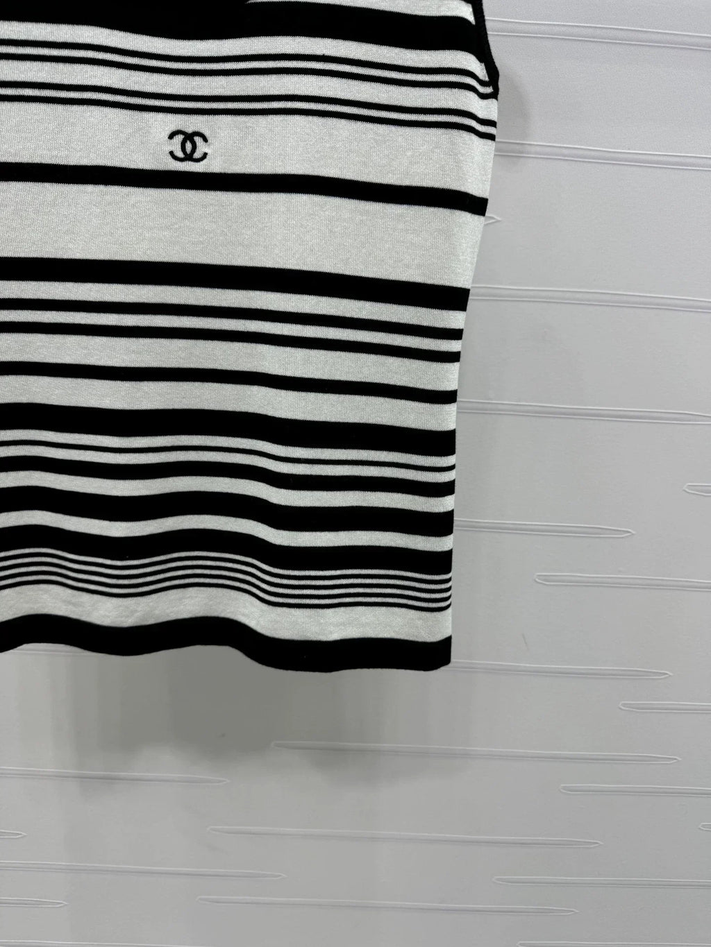 25 Spring and Summer Newest Style! U-neck striped knitted vest