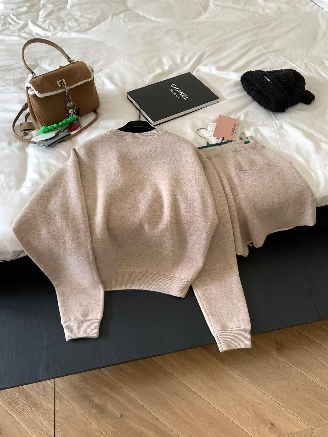Cashmere coat with double zipper design