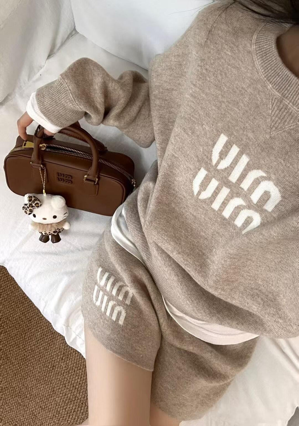 Cashmere coat with double zipper design