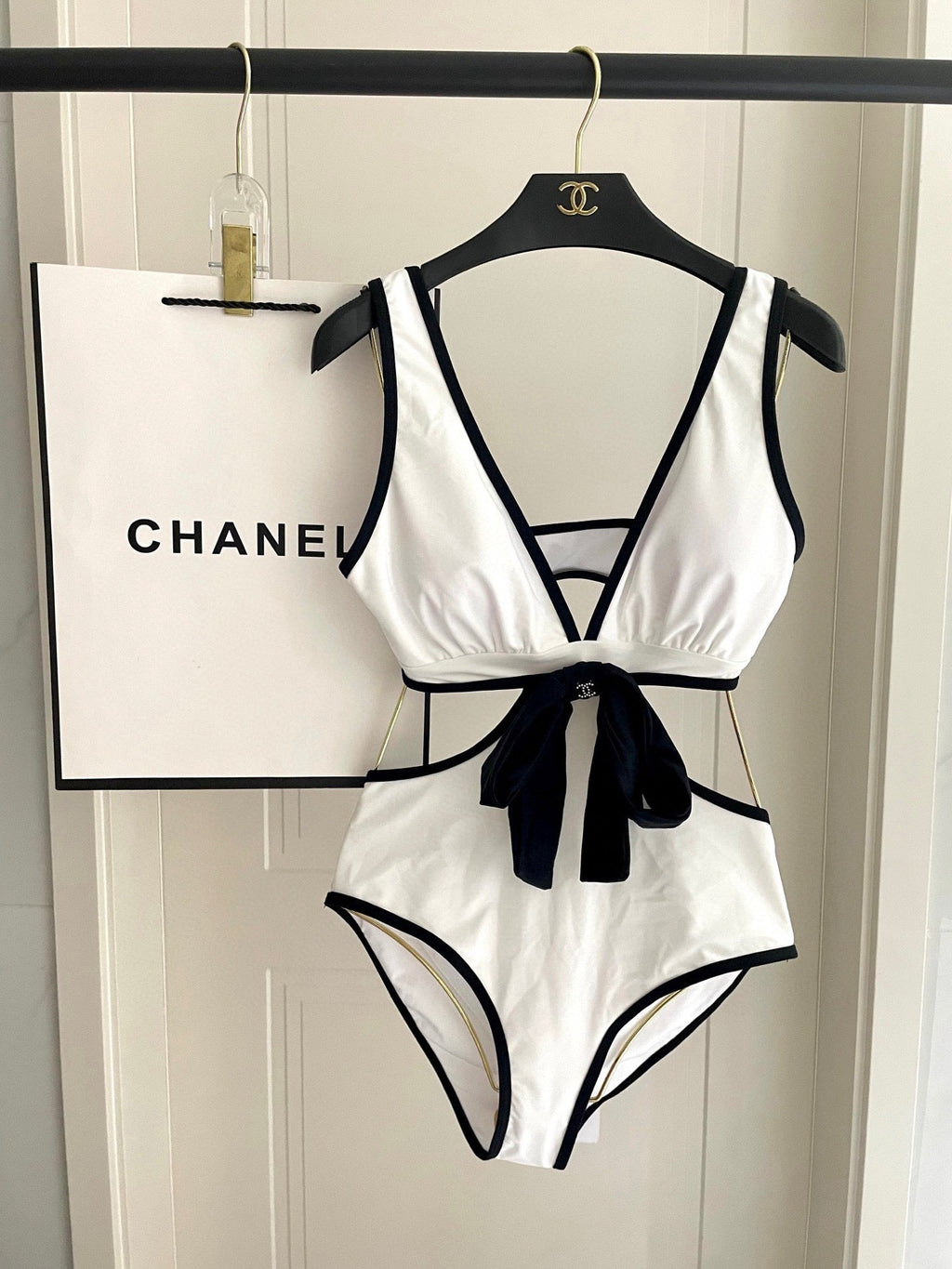 25 One-piece bow swimsuit