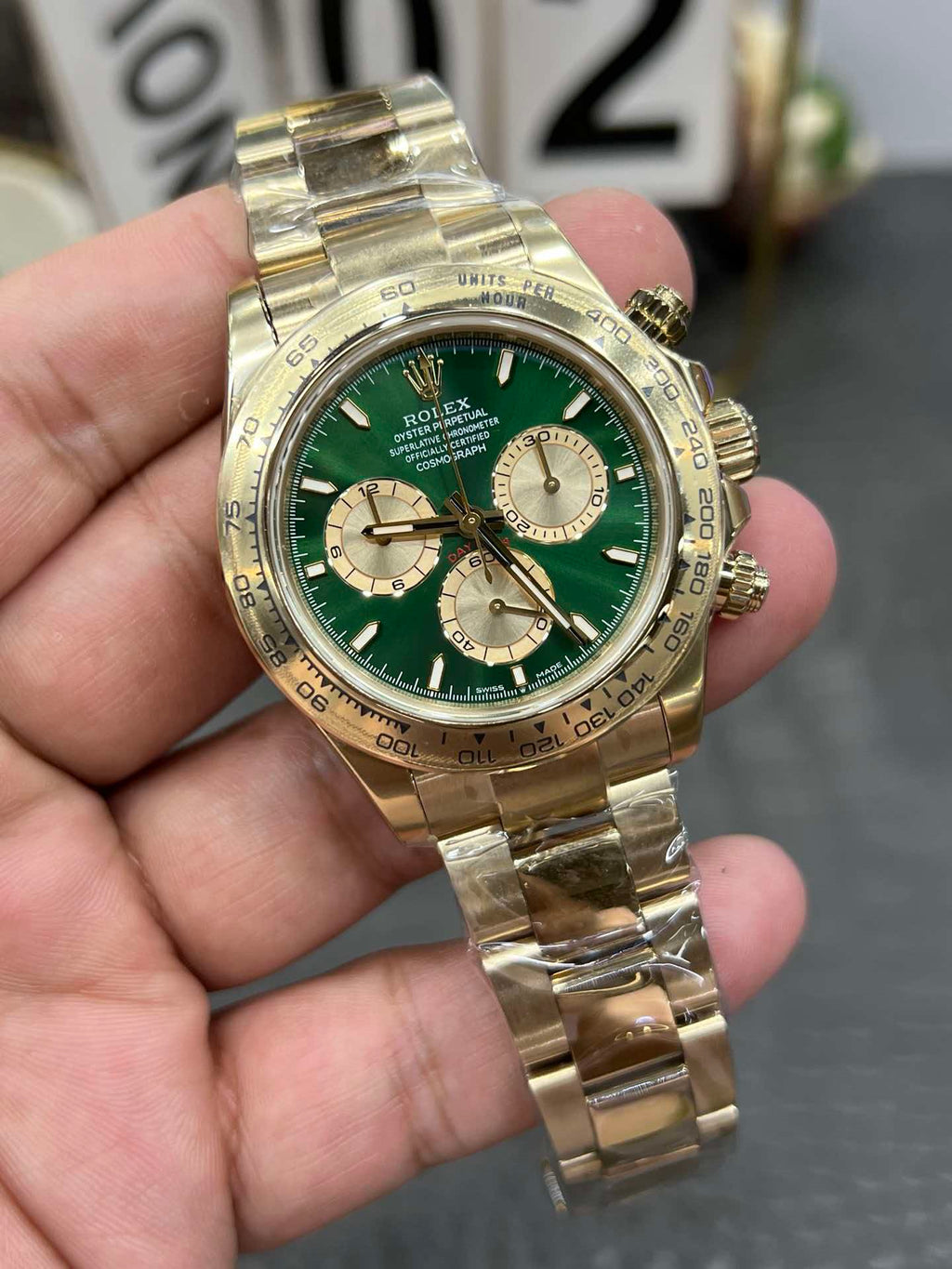Chronograph -CLASSICAL WATCH- yellow gold- Quartz-40mm
