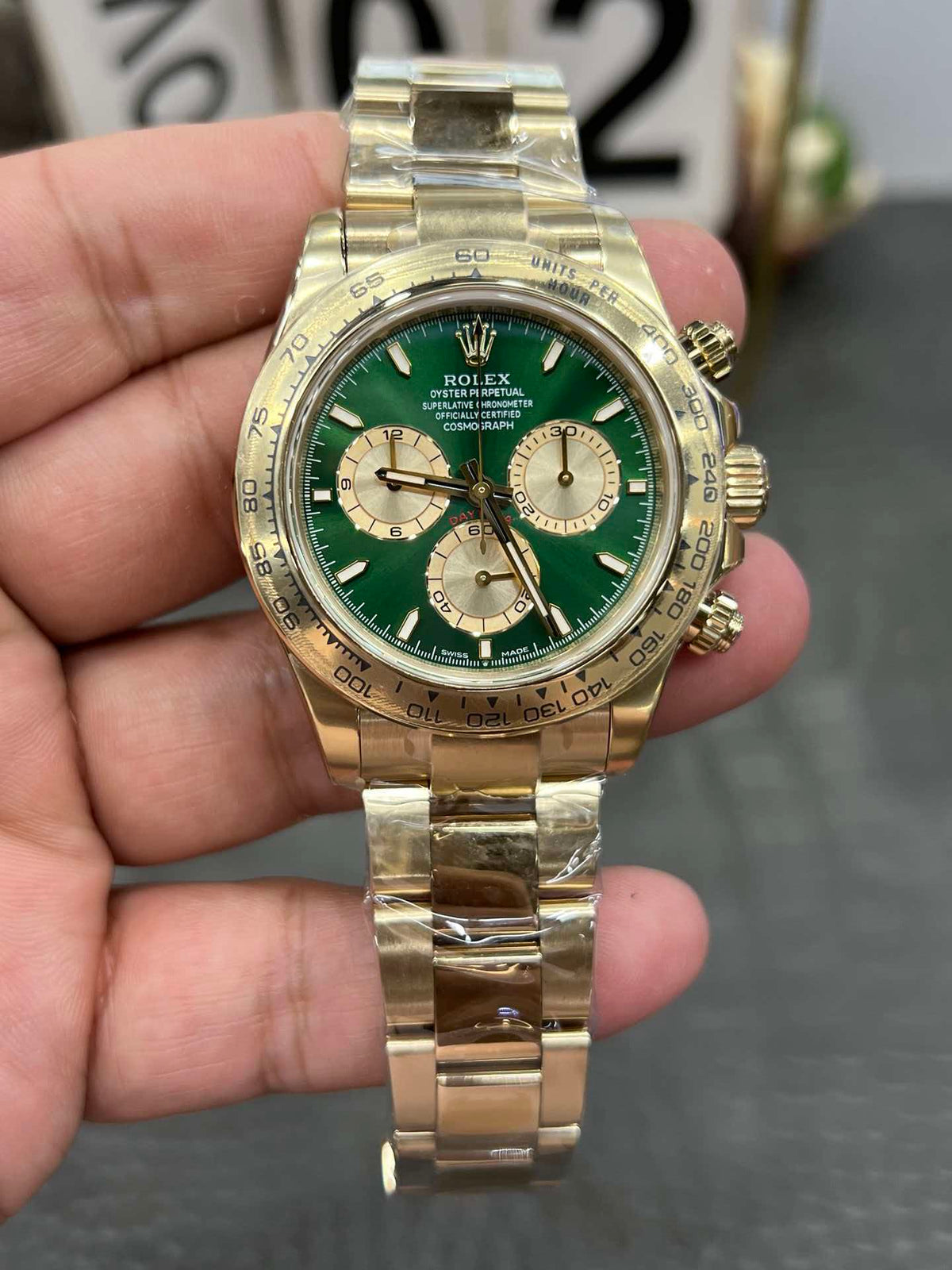 Chronograph -CLASSICAL WATCH- yellow gold- Quartz-40mm（2）