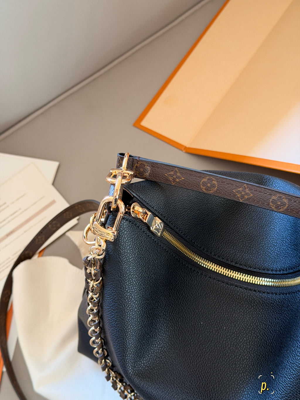 Pure black crescent chain tote bag