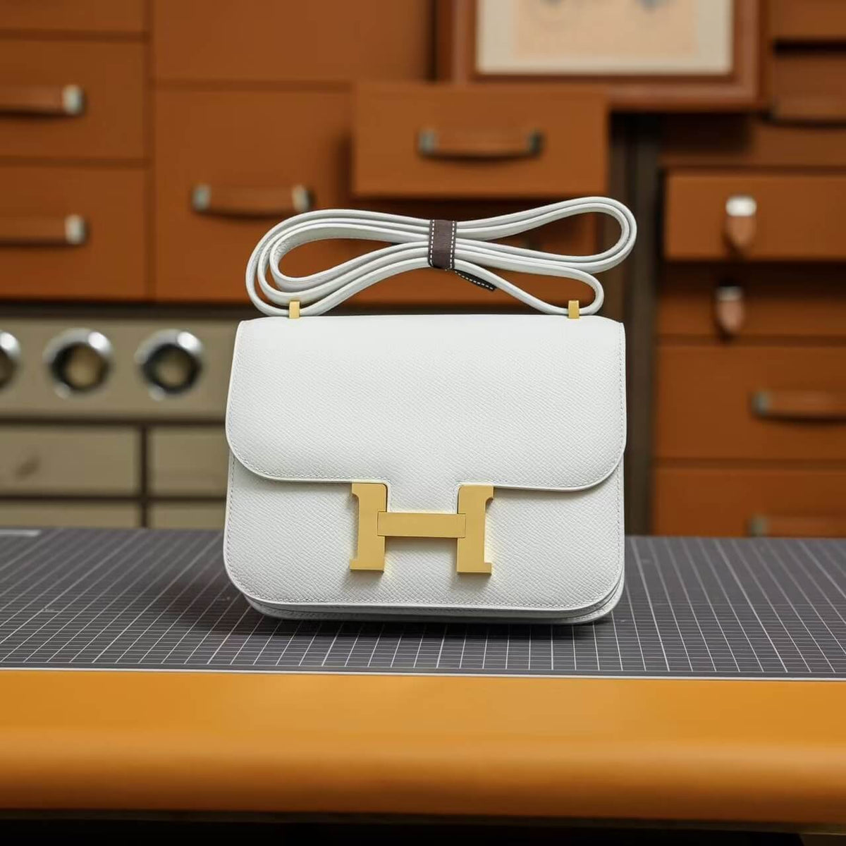 Classic Fashion Silver Buckle Shoulder Bag