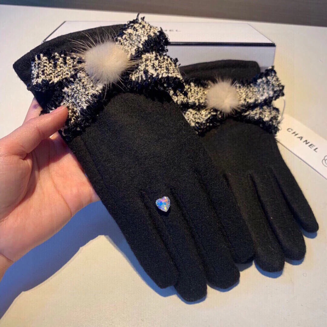 New wool gloves