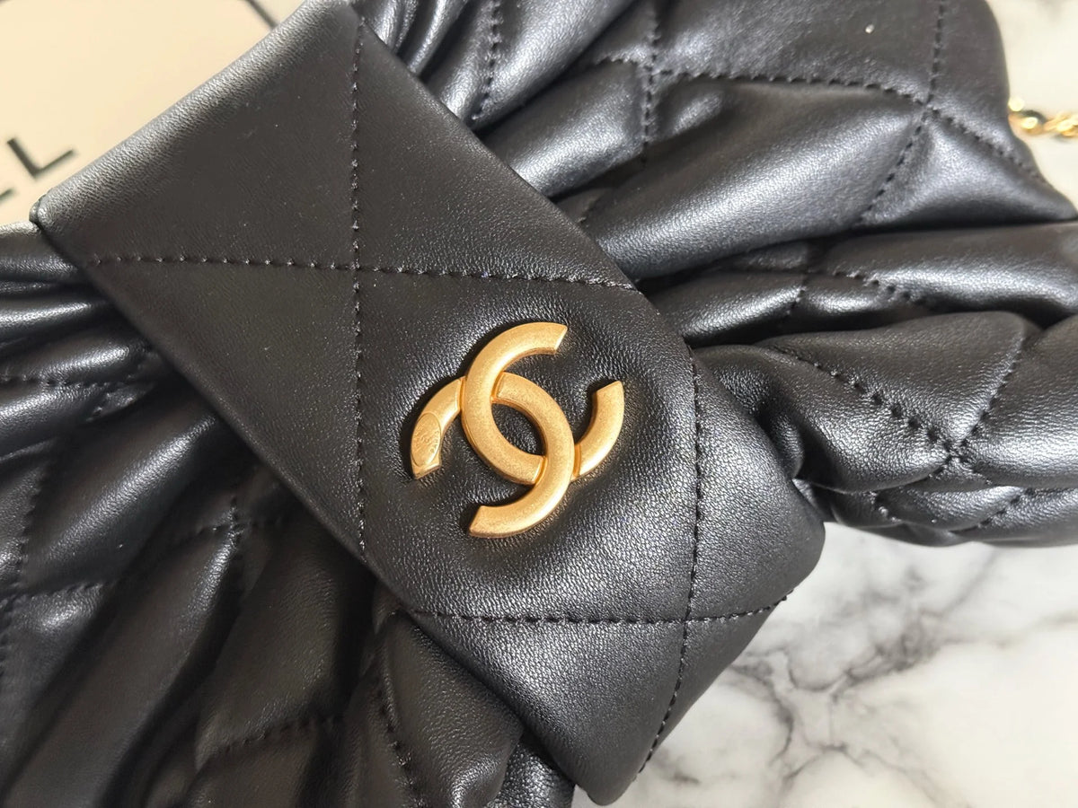 Bow handle chain sheepskin bag