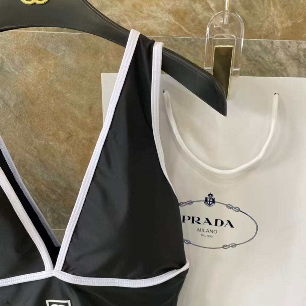 New backless one-piece swimsuit