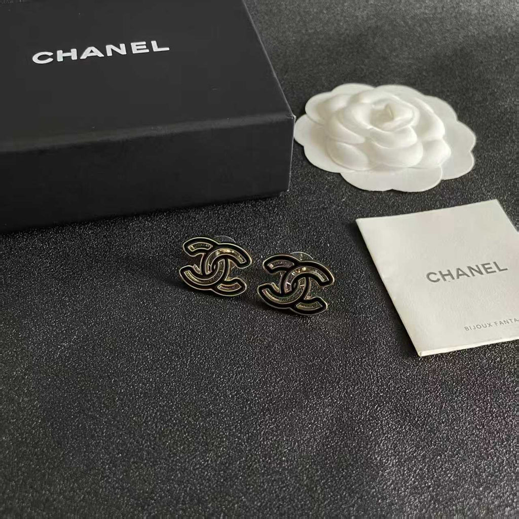New hollowed out earrings