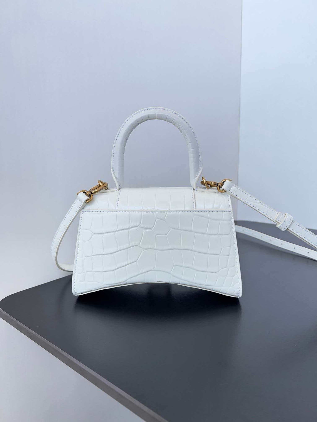 Crocodile patterned white gold buckle shoulder bag