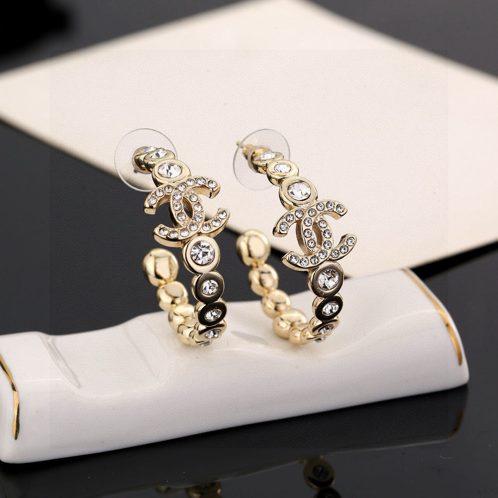 Xiaoxiang's new model 💦  ear stud