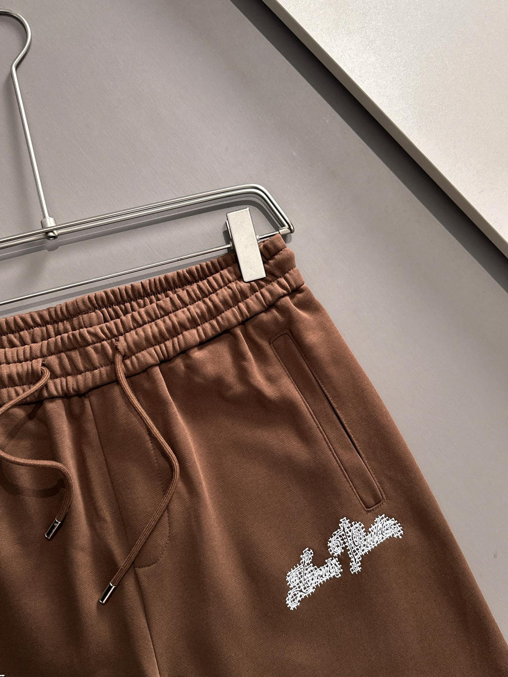 Essential casual shorts for daily commuting wear
