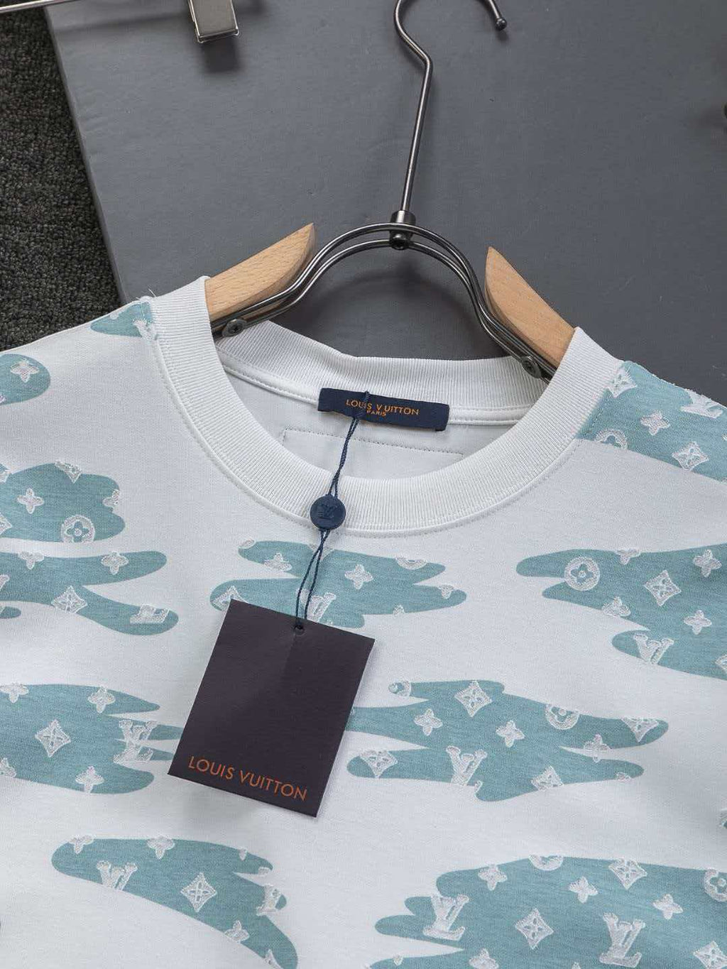 Full body cutting 🔥 Burning Flowers Clouds ☁️ letter logo 🪡 Embroidered round neck short sleeved T-shirt