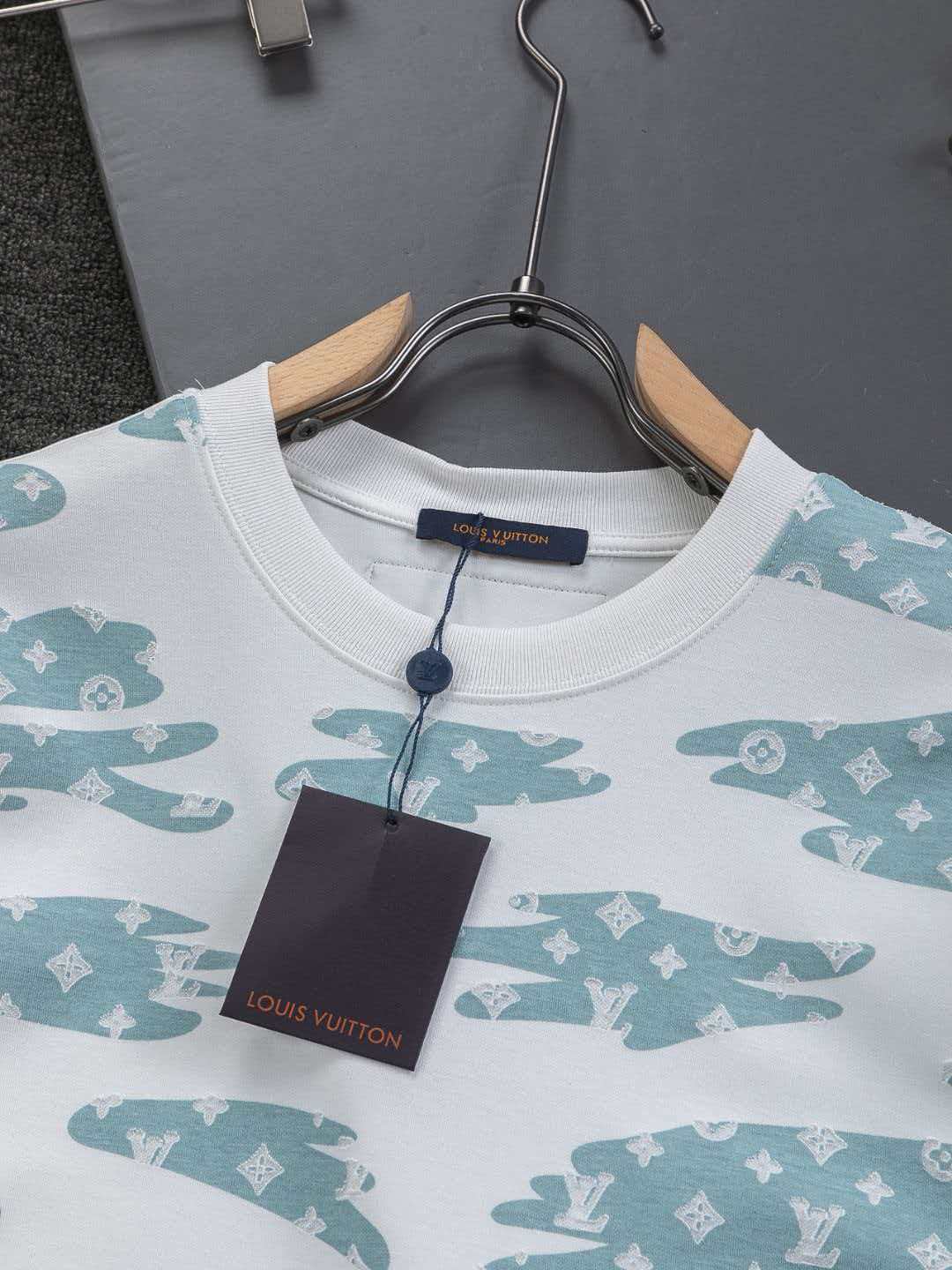 Full body cutting 🔥 Burning Flowers Clouds ☁️ letter logo 🪡 Embroidered round neck short sleeved T-shirt