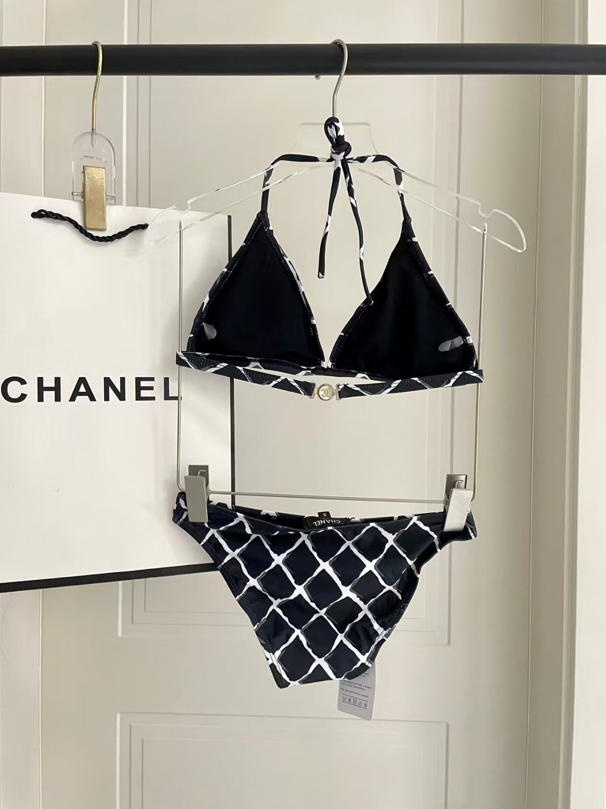 New quick drying elastic swimsuit