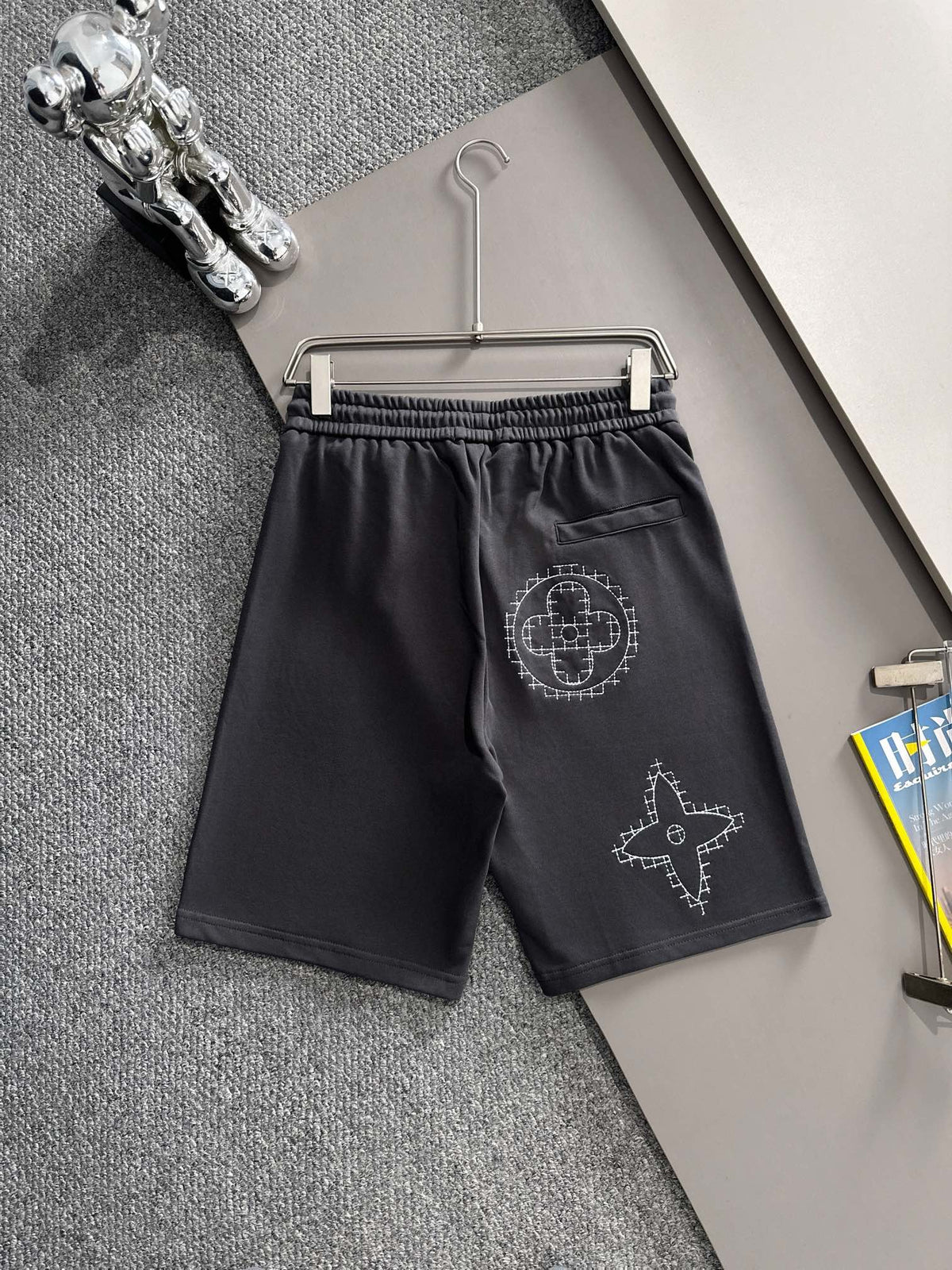 Essential casual shorts for daily commuting wear