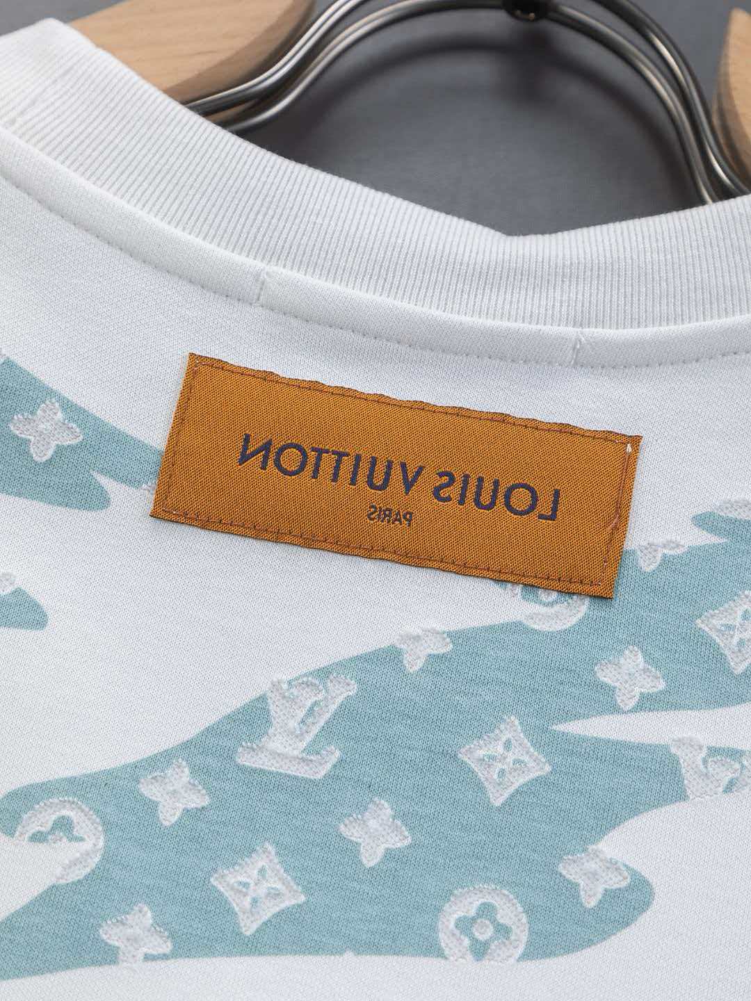 Full body cutting 🔥 Burning Flowers Clouds ☁️ letter logo 🪡 Embroidered round neck short sleeved T-shirt